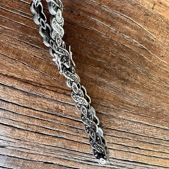 Vintage 925 silver Marcasite Hugs Kisses bracelet filigree, 7.5”, double clasp - Picture 3 of 6